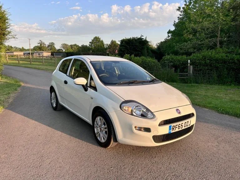2015 Fiat Punto 1.2 Pop+ 3dr HATCHBACK Petrol Manual