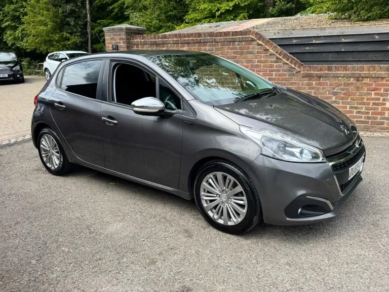 2019 Peugeot 208 1.2 PureTech 82 Signature 5dr [Start Stop] HATCHBACK Petrol Manual