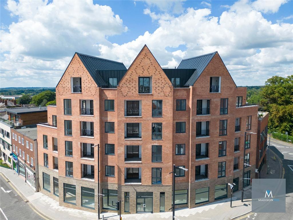 141-147 High Street, Brentwood CM14 2 bed apartment for sale - £420,000