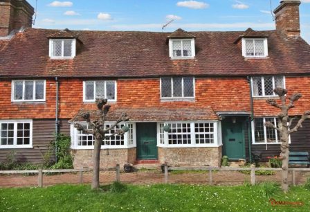 The Walks, The Green, Groombridge, Kent 2 bed cottage for sale – £350,000