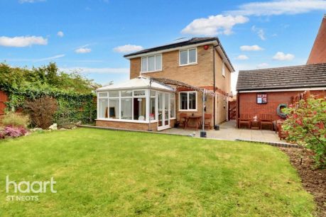 Balmoral Way, St Neots 3 bed detached house for sale – £395,000