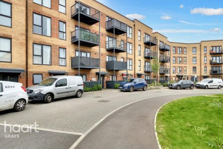 Devonshire Close, Grays 2 bed flat for sale – £112,000