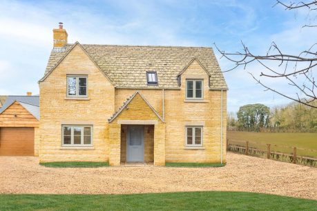 Kemble, Cirencester, GL7 4 bed detached house for sale – £975,000