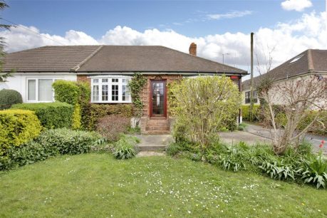Main Road, Longfield, Kent, DA3 3 bed bungalow for sale – £435,000