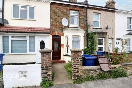 Grove Road, Grays 2 bed terraced house for sale – £300,000