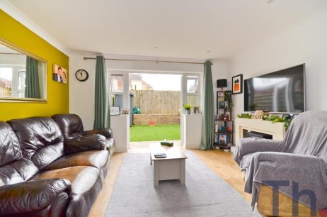 Newport PO30 3 bed semi-detached house for sale – £289,950