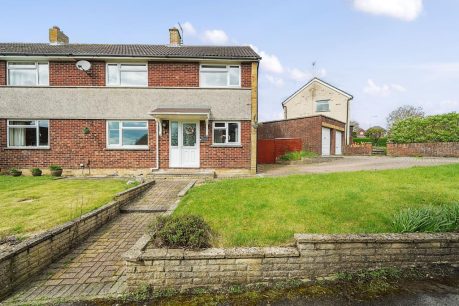 Newbury,  Berkshire,  RG14 3 bed semi-detached house for sale – £370,000