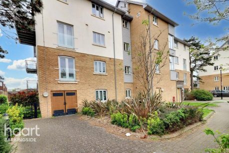 New Mossford Way, Barkingside 2 bed apartment for sale – £375,000