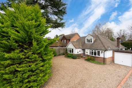 Green Lane, Bovingdon HP3 4 bed chalet for sale – £825,000