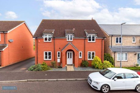 PEAR TREE WAY 4 bed detached house for sale – £440,000