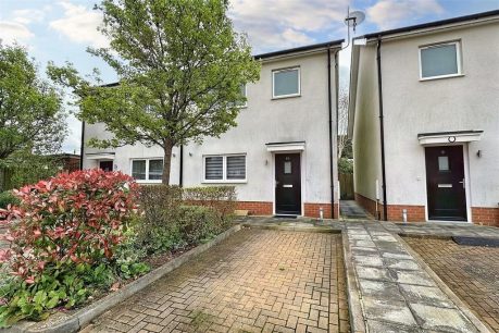 Bishopstoke 3 bed semi-detached house for sale – £310,000