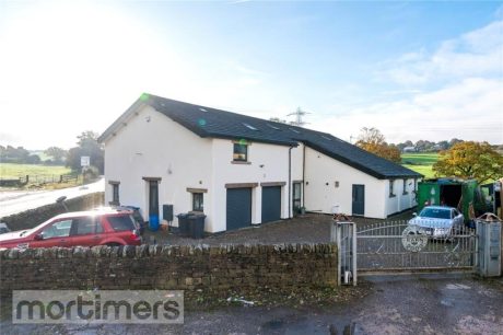 Roman Road, Eccleshill, Darwen, Lancashire, BB3 5 bed equestrian property for sale – £599,950