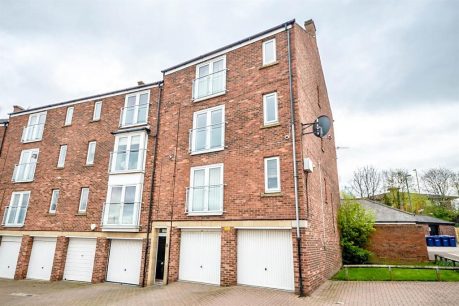 Riverside Court, South Shields 2 bed flat for sale – £140,000