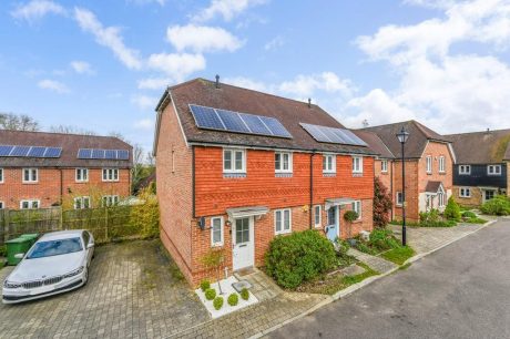 Perch Close, Ashford, Kent, TN23 2 bed terraced house for sale – £290,000