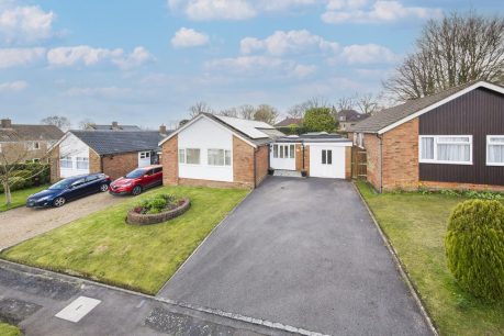 Common Wood Rise, Crowborough 4 bed detached bungalow for sale – £695,000