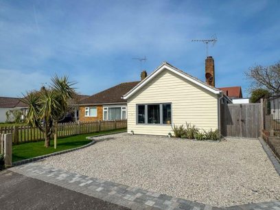Felpham, West Sussex 4 bed semi-detached bungalow for sale – £425,000