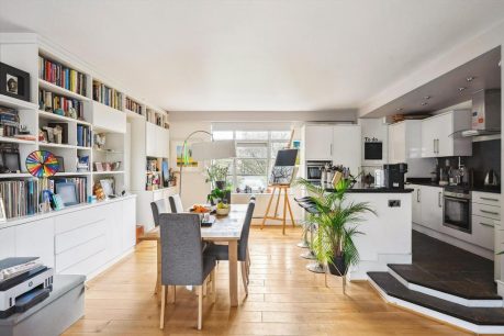 Quayside House, Westferry Road, London, E14 3 bed apartment for sale – £950,000