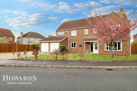 Martin de Rye Way, Caister-on-Sea 5 bed detached house for sale – £550,000