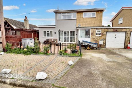 Zealand Drive, Canvey Island 4 bed link detached house for sale – £375,000