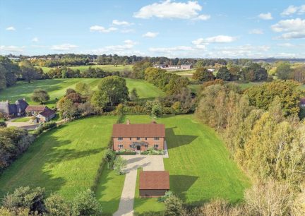 Common Road, Headley, Hampshire, RG19 4 bed property with land for sale – £750,000