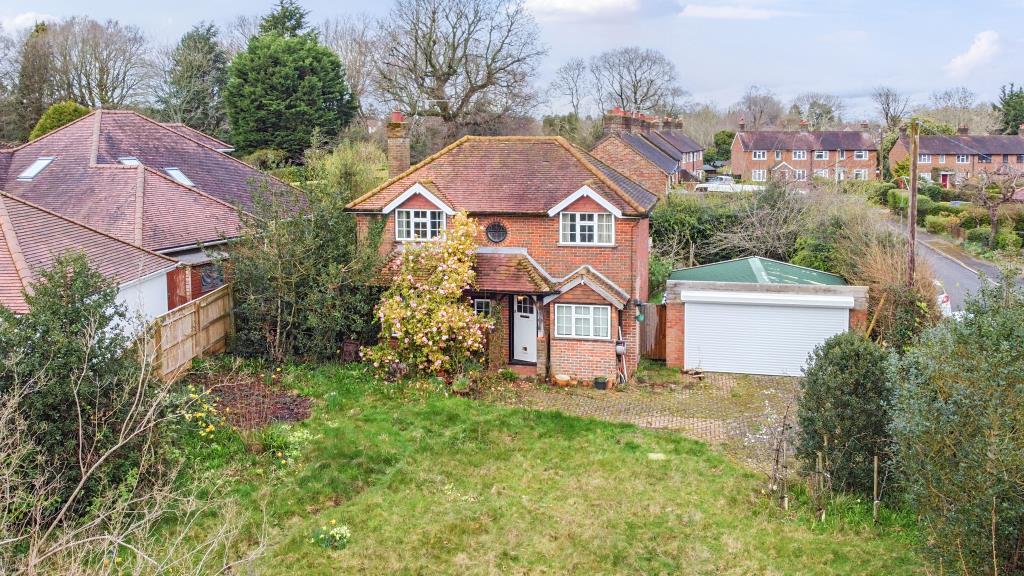 Amersham, Buckinghamshire, HP7 4 bed detached house for sale – £1,000,000