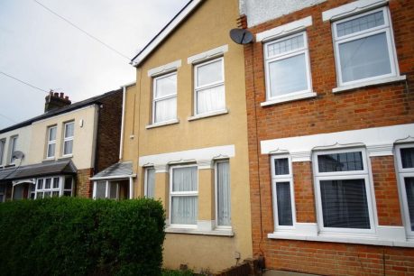 Chaucer Road Ashford, TW15 3 bed semi-detached house for sale – £450,000