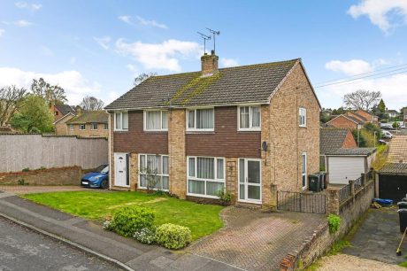 Grampion Close, Ashford, Kent, TN24 3 bed semi-detached house for sale – £315,000