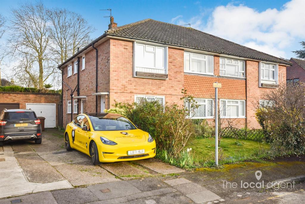 Hereford Close, Epsom 2 bed flat for sale – £400,000