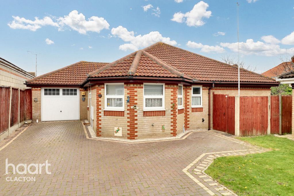 Kingston Mews, Clacton-On-Sea 3 bedroom detached bungalow for sale - £350,000
