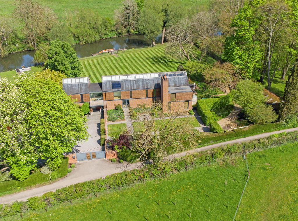 Loddon Drive, Wargrave, Berkshire, RG10. 5 bed detached house for sale - £3,895,000