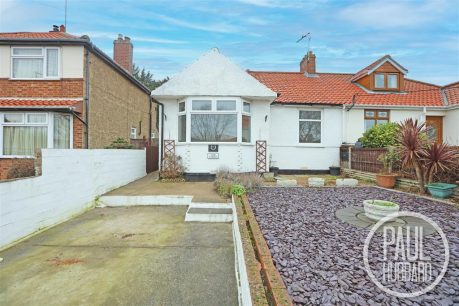 Long Road, Lowestoft, NR33 3 bed semi-detached bungalow for sale – £190,000