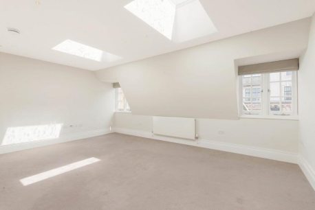 Lower Sloane Street, Chelsea, SW1W 2 bed apartment for sale – £1,700,000