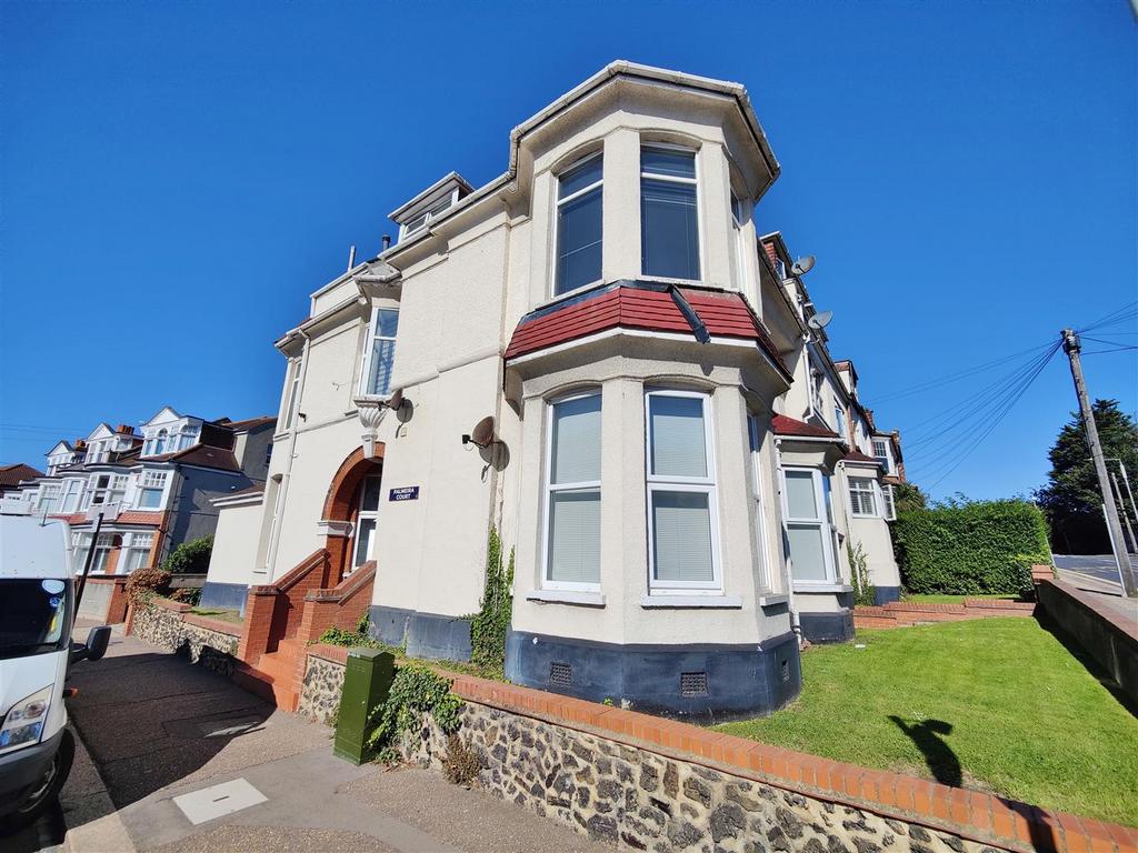 PALMEIRA COURT, STATION ROAD, Westcliff-On-Sea 2 bedroom apartment available for purchase - £260,000
