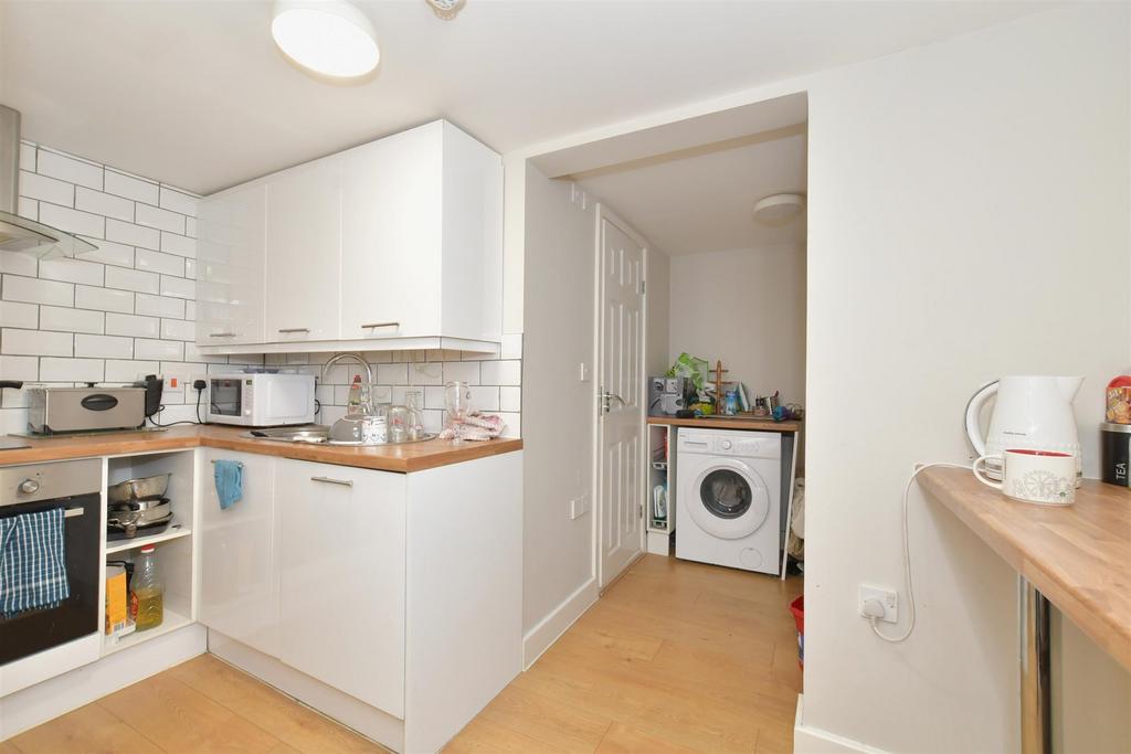 St. George's Walk, Waterlooville, Hampshire, 1 bed ground floor flat - £149,995