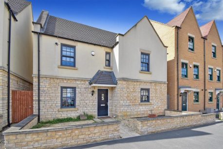 The Avenue, Corby NN17 4 bed detached house for sale – £320,000