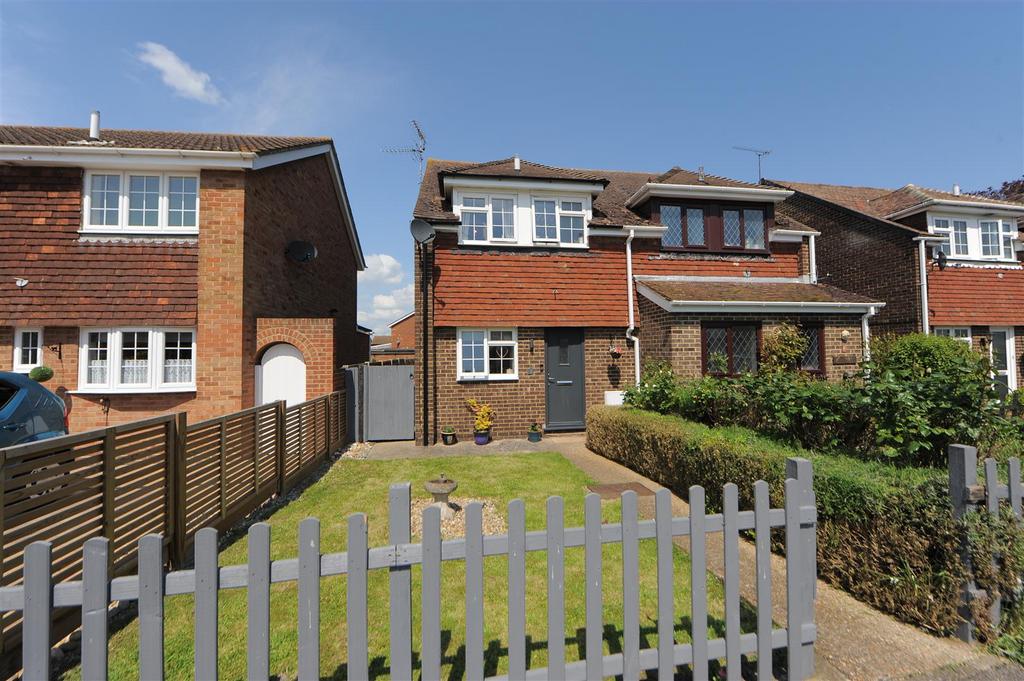 Walter Burke Avenue, Wouldham, 2 Bed Semi-Detached House for Sale - £325,000