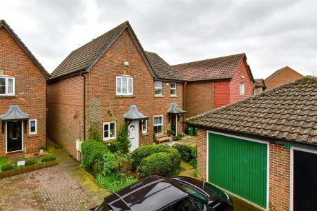 Webster Way, Hawkinge, Folkestone, Kent 3 bed semi-detached house for sale – £350,000