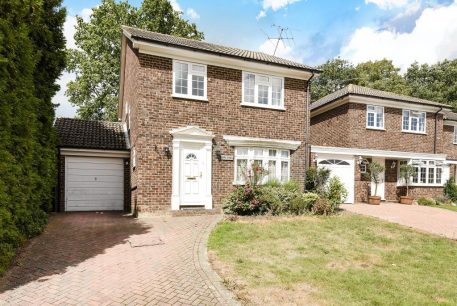 Windlesham,  Surrey,  GU20 4 bed detached house for sale – £700,000