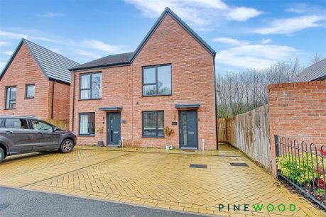 Woodcote Way, Chesterfield S40 2 bed townhouse for sale – £240,000