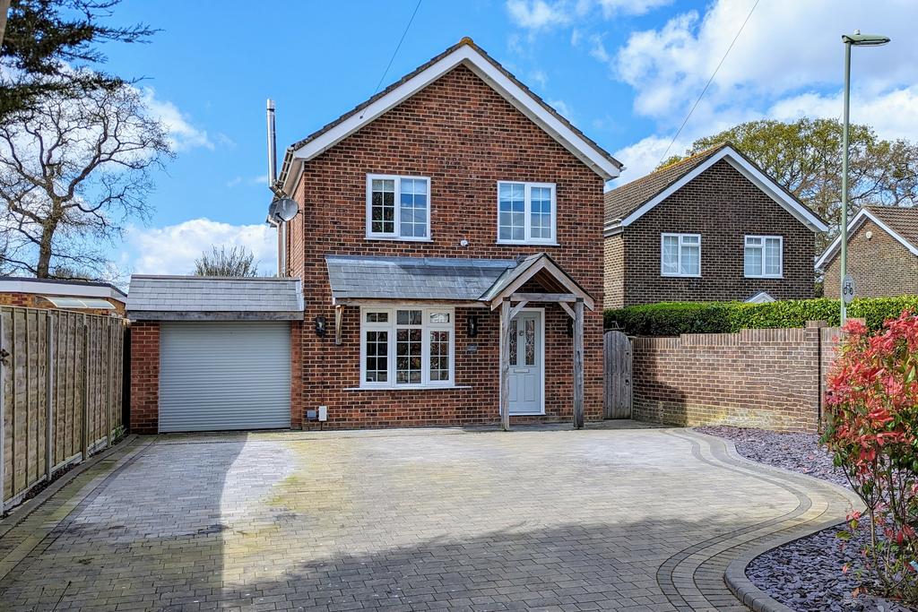 APPLETON ROAD, FAREHAM. GUIDE PRICE £500,000 - £515,000. 3 bed detached house for sale - £500,000