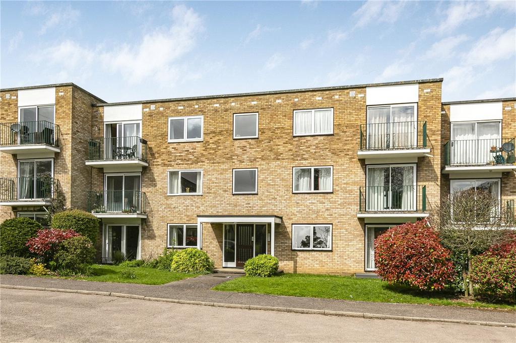 Hitchin, Hertfordshire SG4 2 bed flat for sale - £275,000