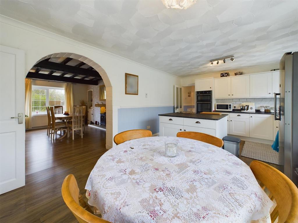  Pontardulais Road, Cross Hands, Llanelli 5 bed detached house for sale - £459,950 