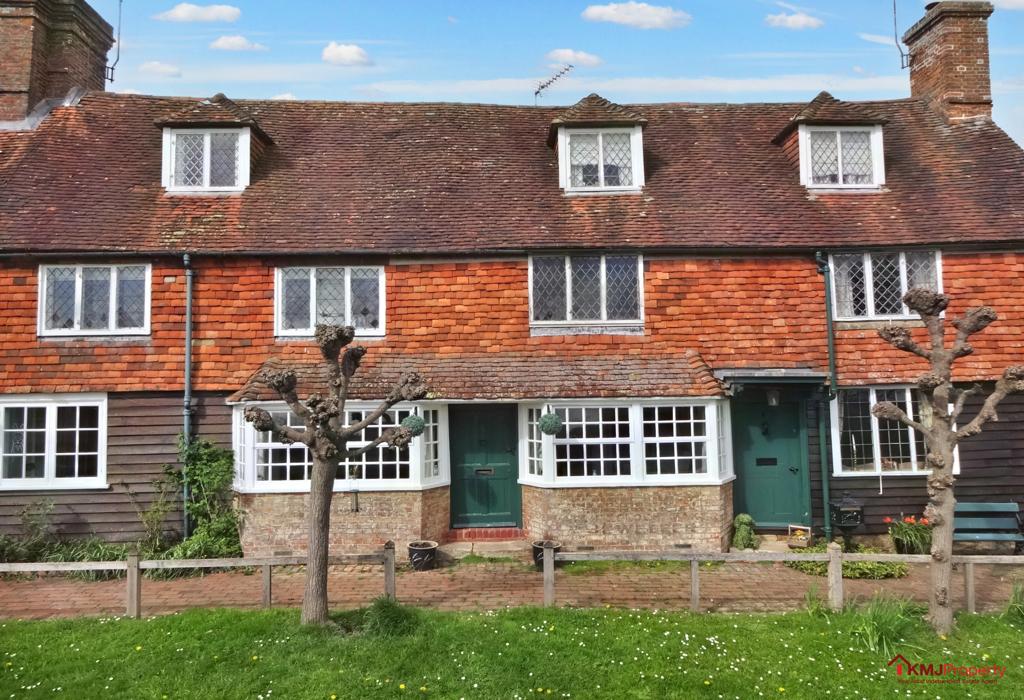 The Walks, The Green, Groombridge, Kent 2 bed cottage for sale - £350,000