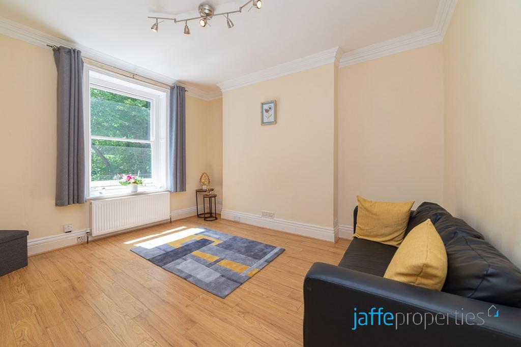 West End Lane, London, NW6 2 bed apartment for sale - £630,000