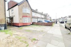 Roedean Avenue, Enfield 4 bed end of terrace house for