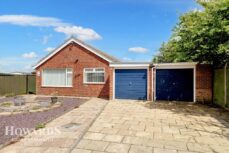 Manor Road, Great Yarmouth 3 bed detached bungalow for sale