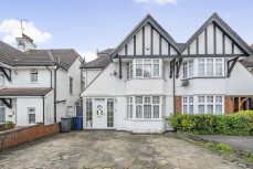 Edgwarebury Gardens, Edgware, <a href="https://hupzo.com/listing-tag/greater/" class="st_tag internal_tag " rel="tag" title="Posts tagged with Greater">Greater</a> <a href="https://hupzo.com/listing-tag/london/" class="st_tag internal_tag " rel="tag" title="Posts tagged with London">London</a>. HA8 8LL 4 bed semi-detached