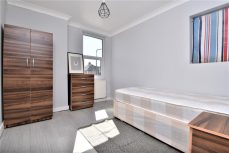 Cambridge Road <a href="https://hupzo.com/listing-tag/rochester/" class="st_tag internal_tag " rel="tag" title="Posts tagged with Rochester">Rochester</a> ME2 1 bed in a <a href="https://hupzo.com/listing-tag/house/" class="st_tag internal_tag " rel="tag" title="Posts tagged with House">house</a> share