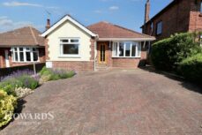 Claydon Grove, Gorleston 3 bed detached bungalow for sale –