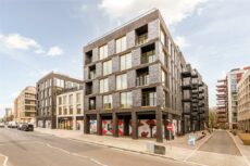 West Bradbury Yard, Brentford, TW8 3 bed duplex to rent